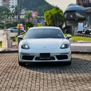Rent a Porsche 718